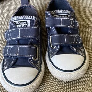 Converse toddler size 6 canvas Velcro shoes